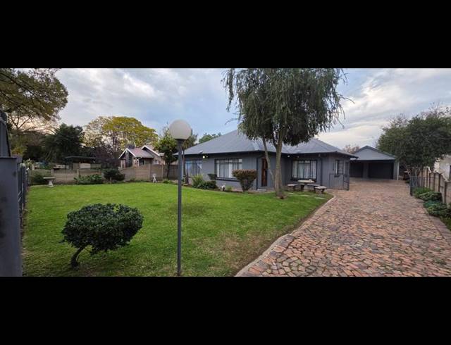 4 BEDROOM HOUSE FOR SALE IN THREE RIVERS